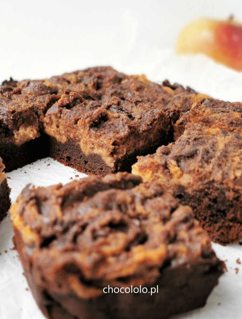 brownie z musem jabłkowym i karmelem 1a