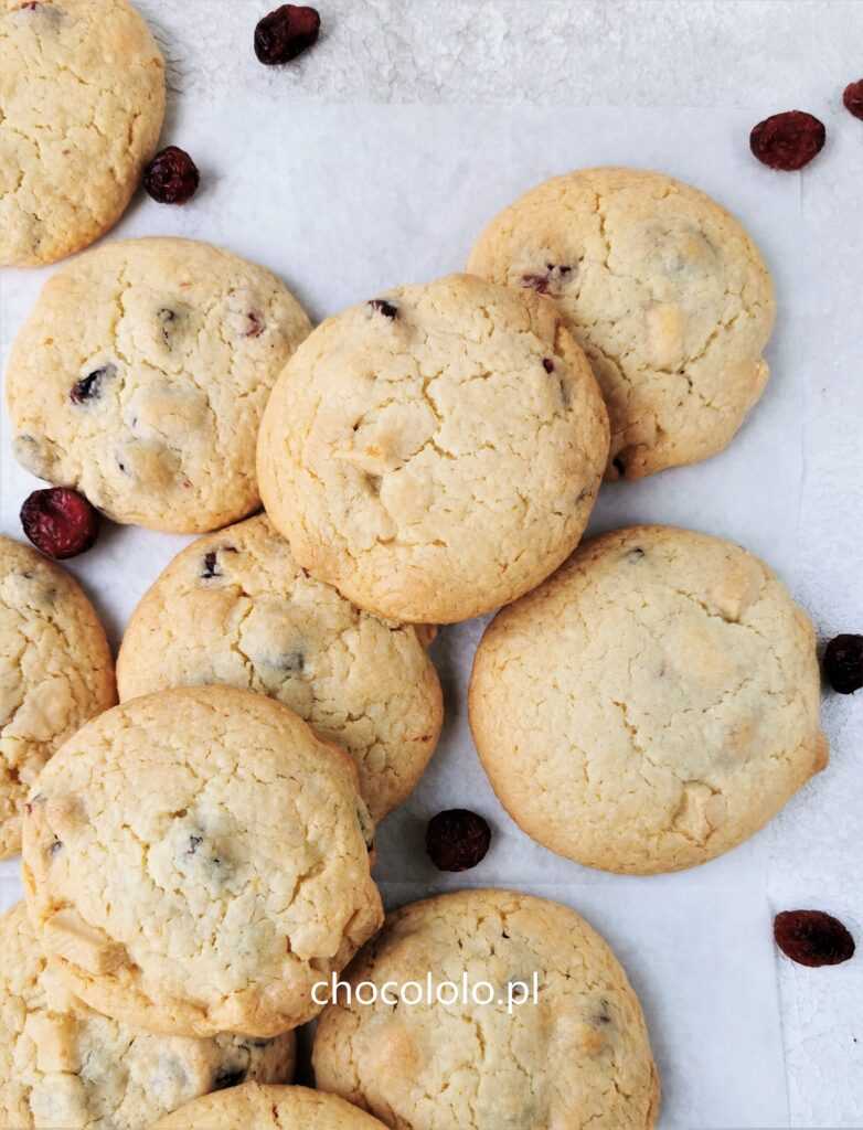 ciasteczka z białą czekoladą i żurawiną 1