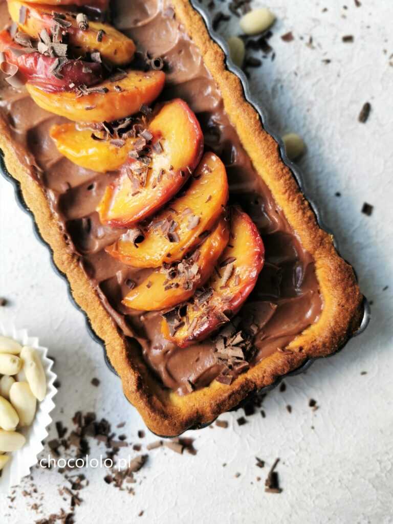 tarta z czekoladą i karmelizowanymi brzoskwiniami 1
