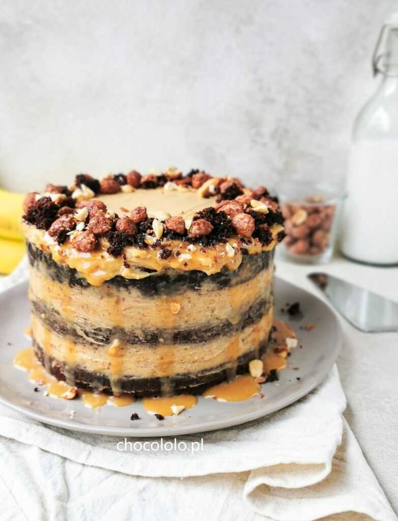 tort czekoladowo bananowy z kremem orzechowym