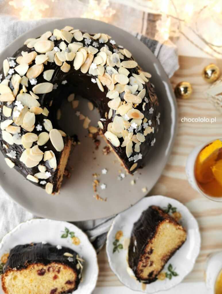 Babka migdałowa z żurawiną i białą czekoladą 1