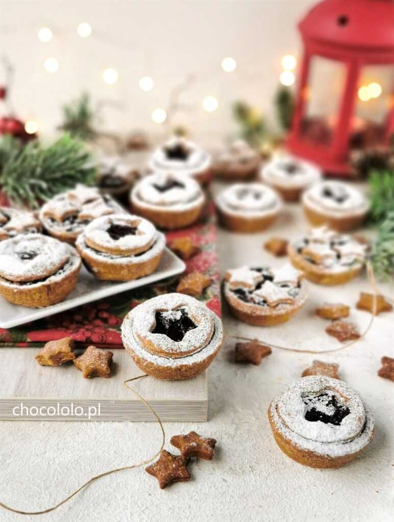 kruche babeczki ze śliwkami i czekoladą