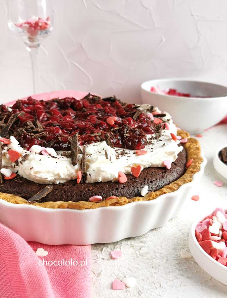 walentynkowa tarta brownie z wiśniami