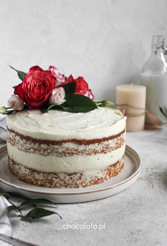 Tort Pączek z różą i białą czekoladą