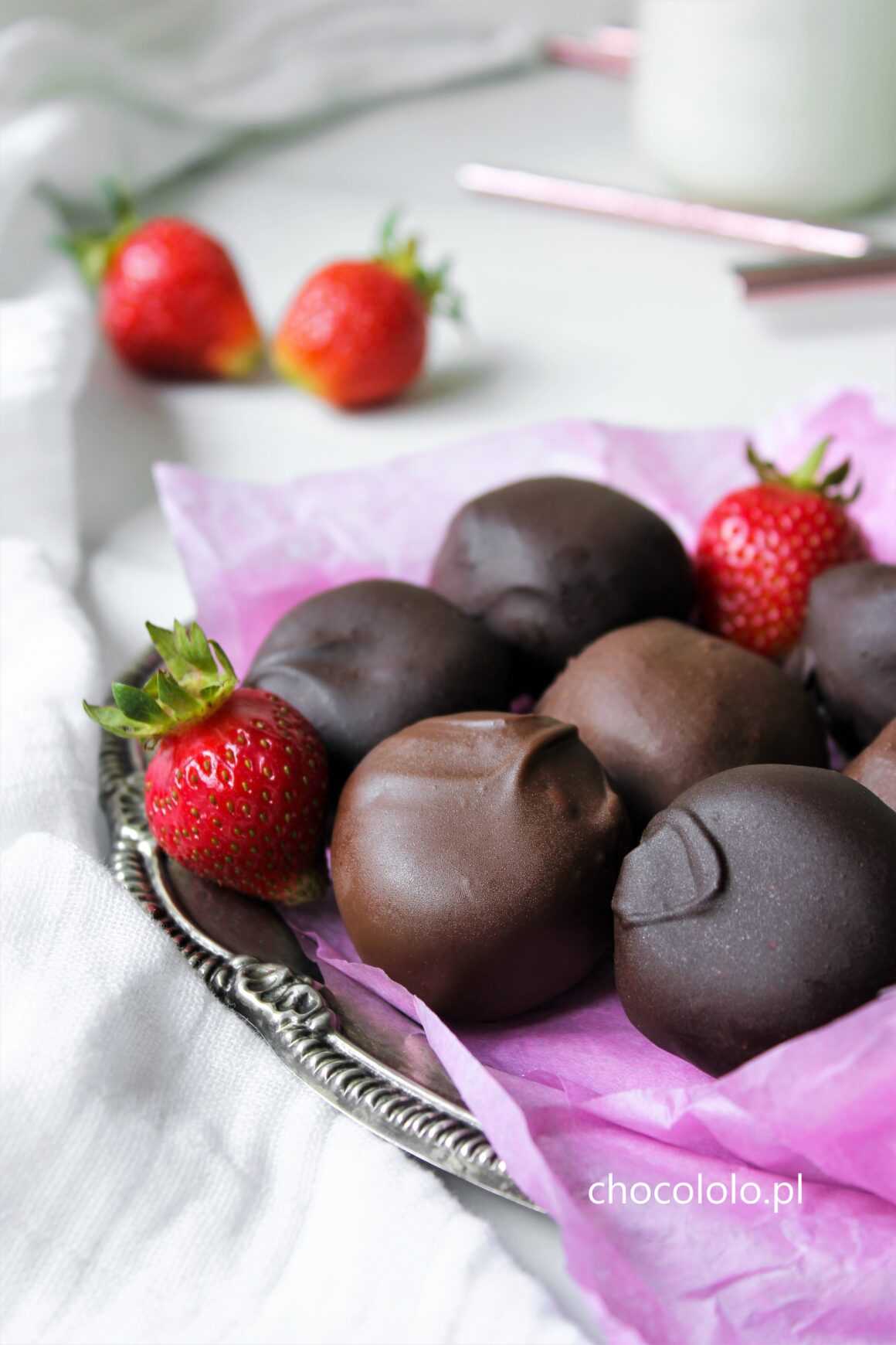 trufle herbatnikowo-truskawkowe