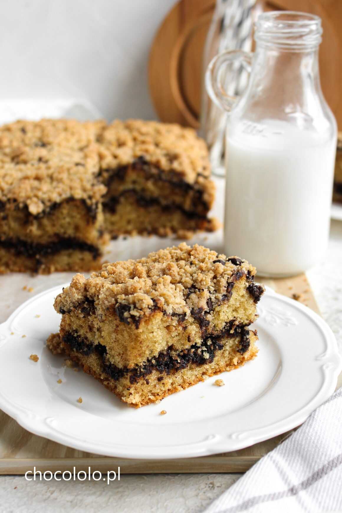 cynamonowe ciasto z czekoladą i kruszonką