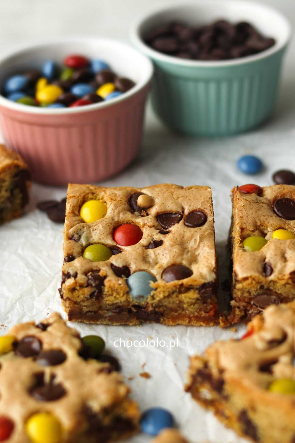 ciasteczkowa krajanka z m&m's i czekoladą