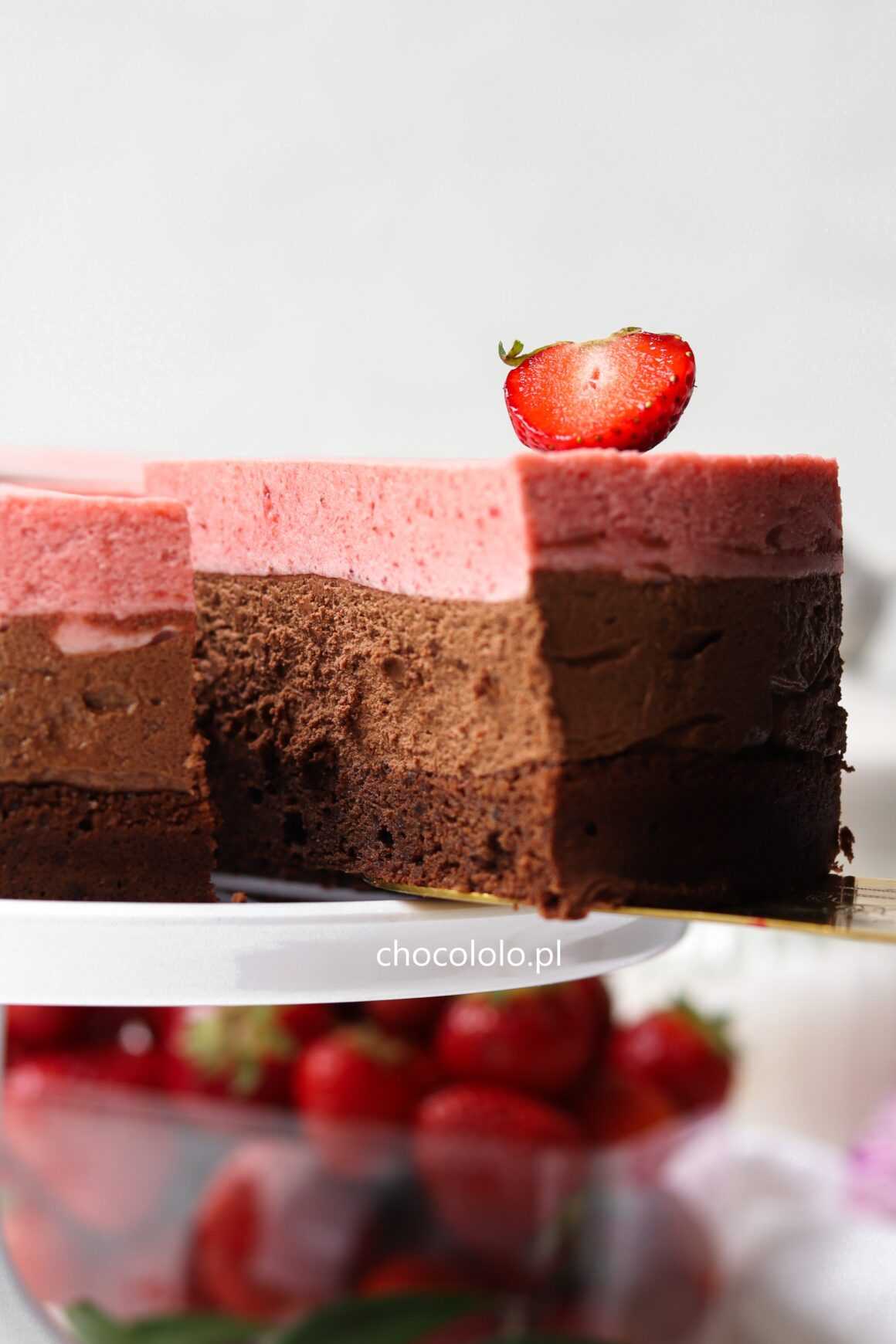 musowe ciasto czekoladowo-truskawkowe