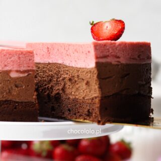 musowe ciasto czekoladowo-truskawkowe