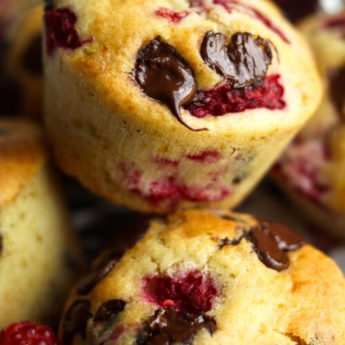 muffinki z czekoladą i malinami