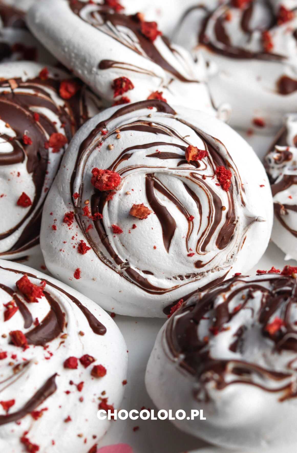 ciastka bezowe z czekoladą