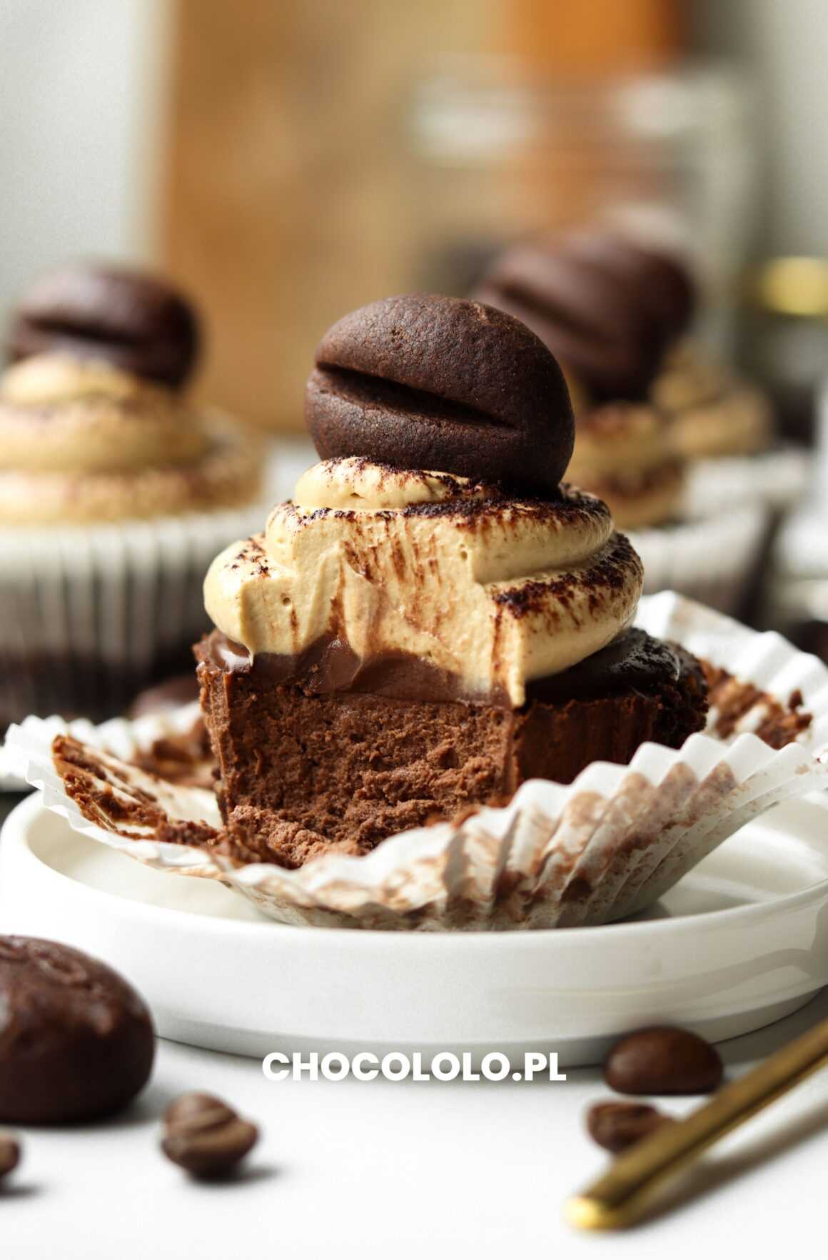 mini serniczki czekoladowe z kremem kawowym