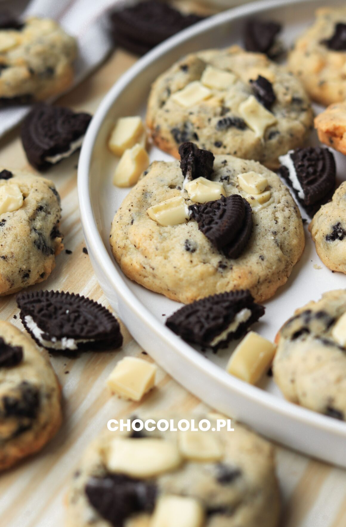 ciasteczka z oreo i białą czekoladą