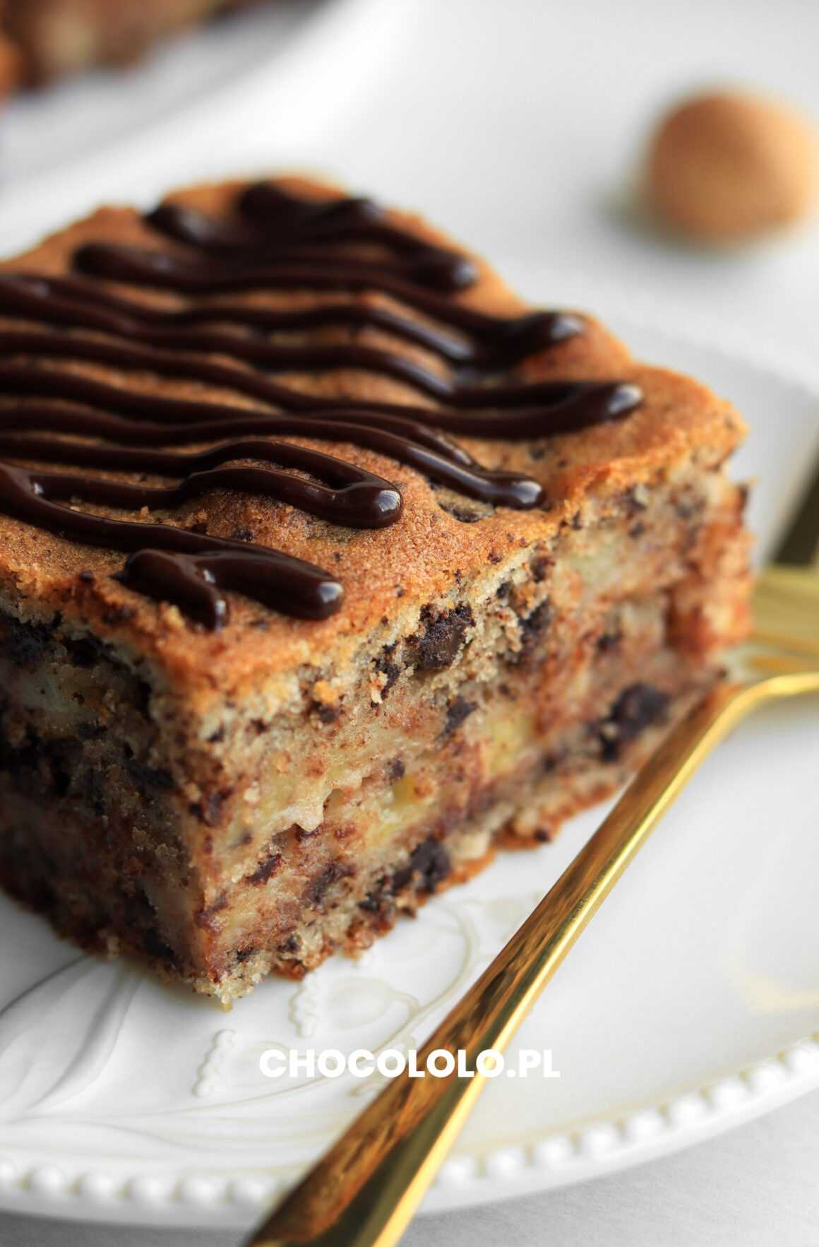 Ciasto migdałowe z bananami i czekoladą