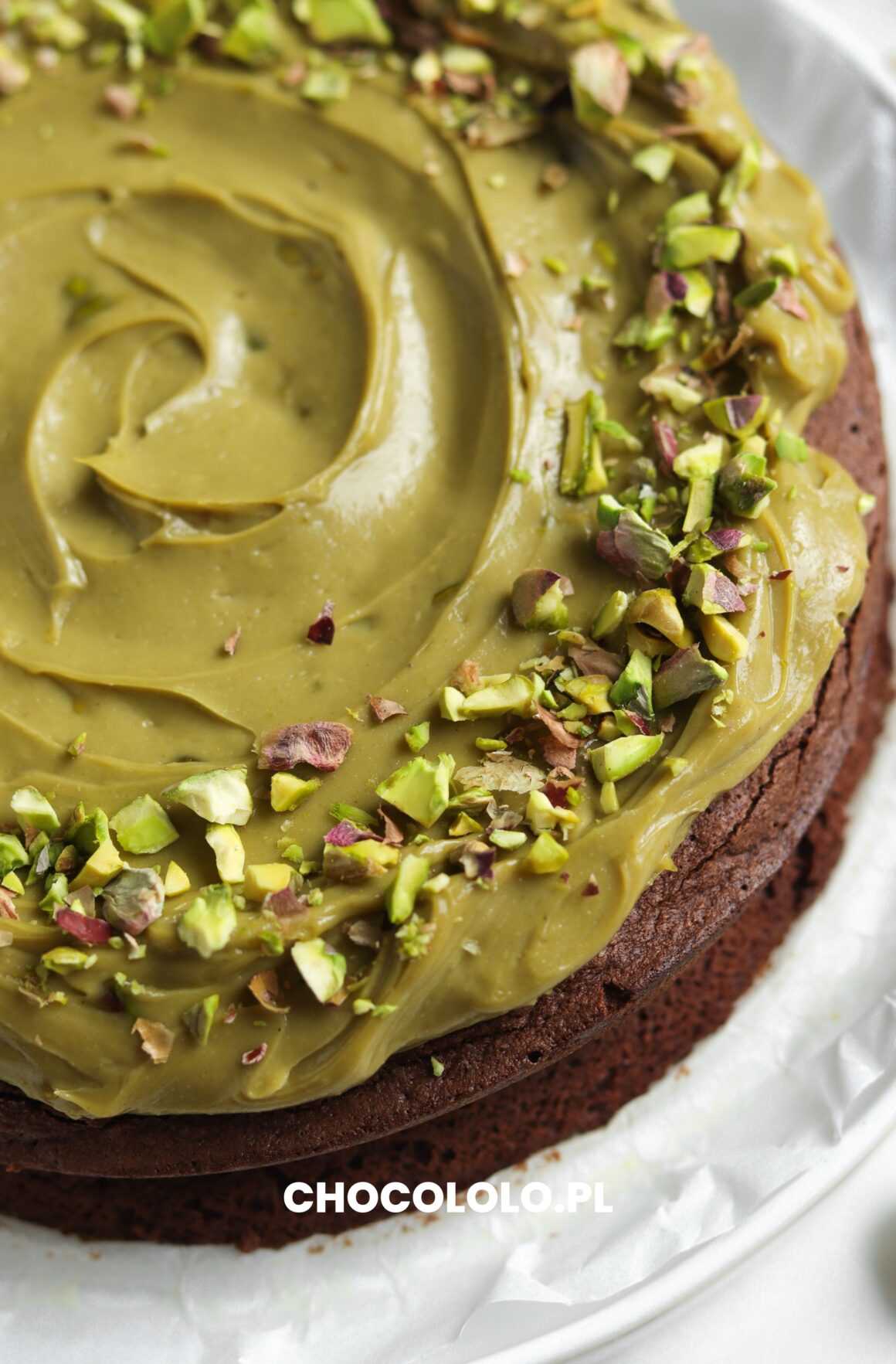 ciasto czekoladowe z kremem pistacjowym