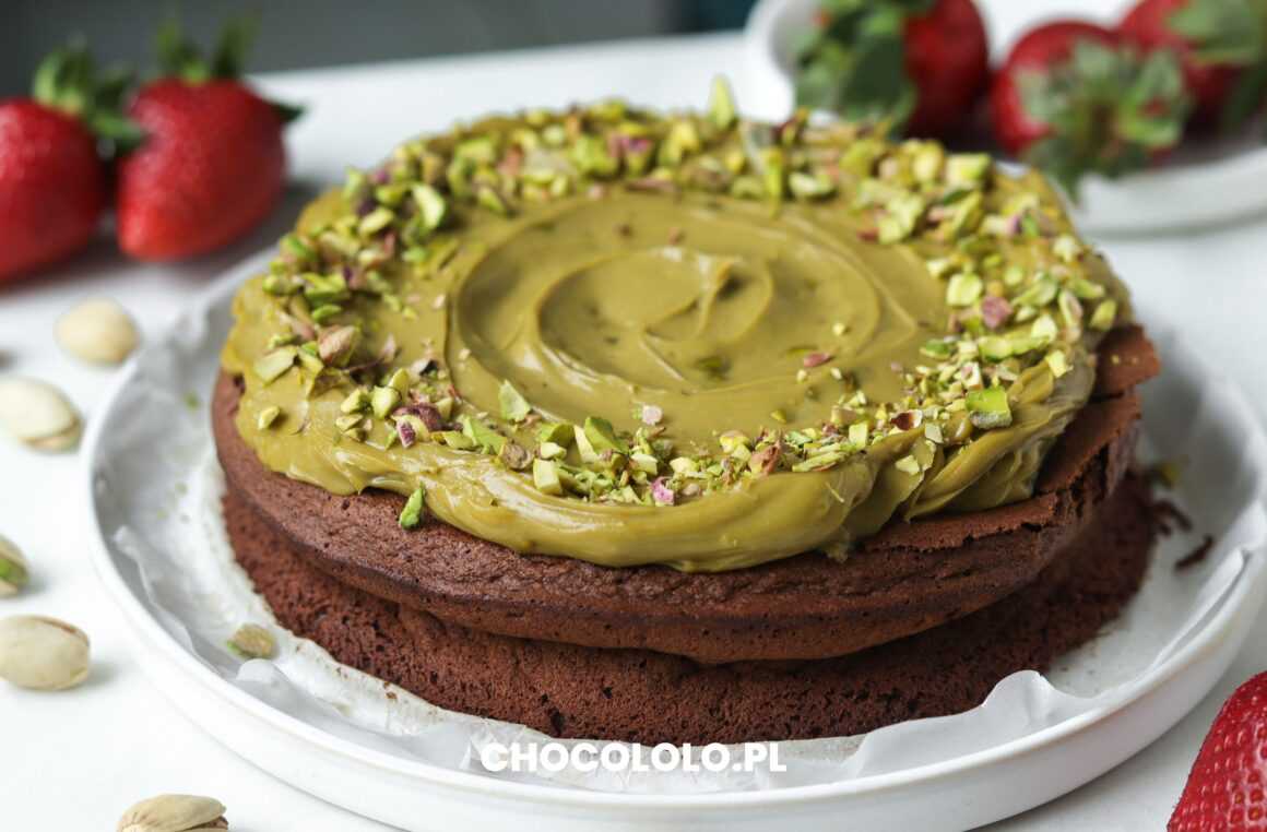 ciasto czekoladowe z kremem pistacjowym