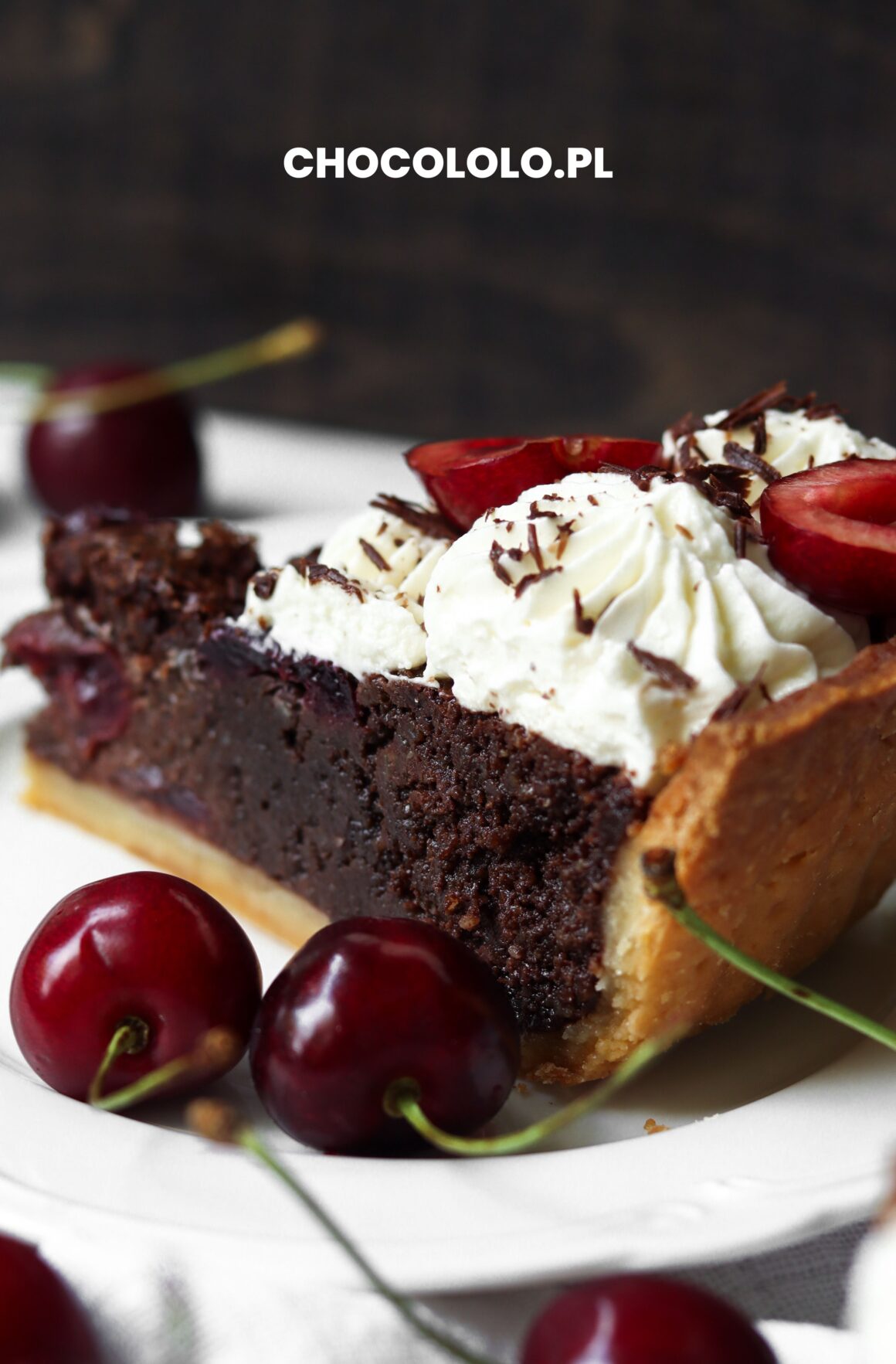 tarta czekoladowo-migdałowa z czereśniami