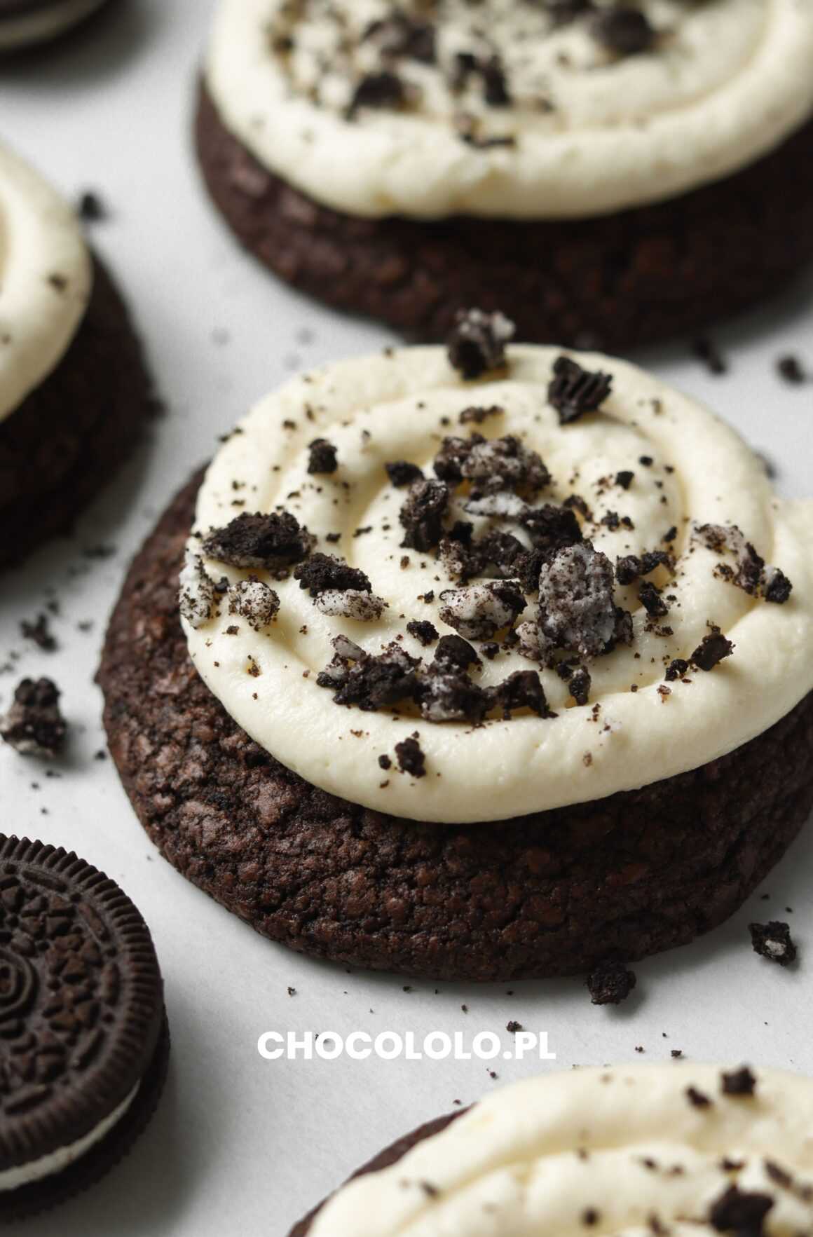Przepis na duże ciastka Oreo jak Crumbl Cookies