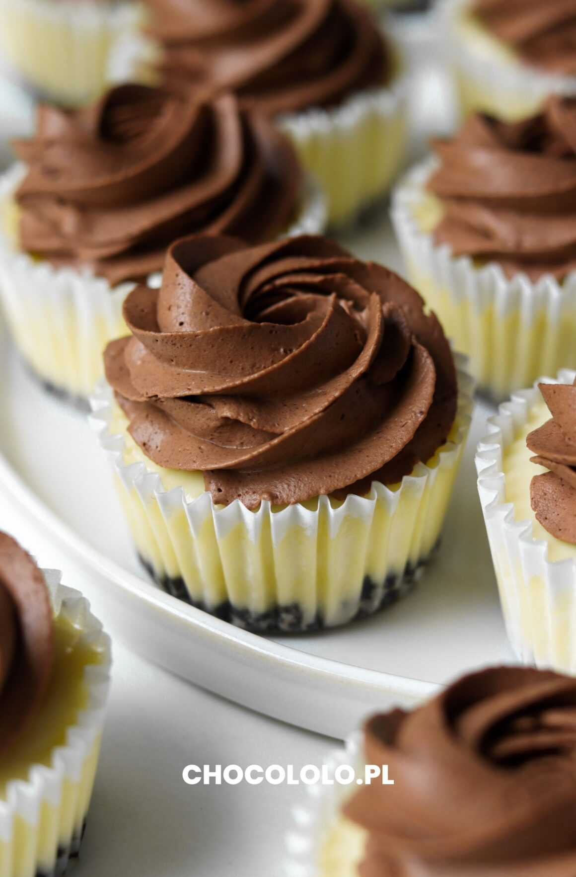 mini serniczki z kremem czekoladowym