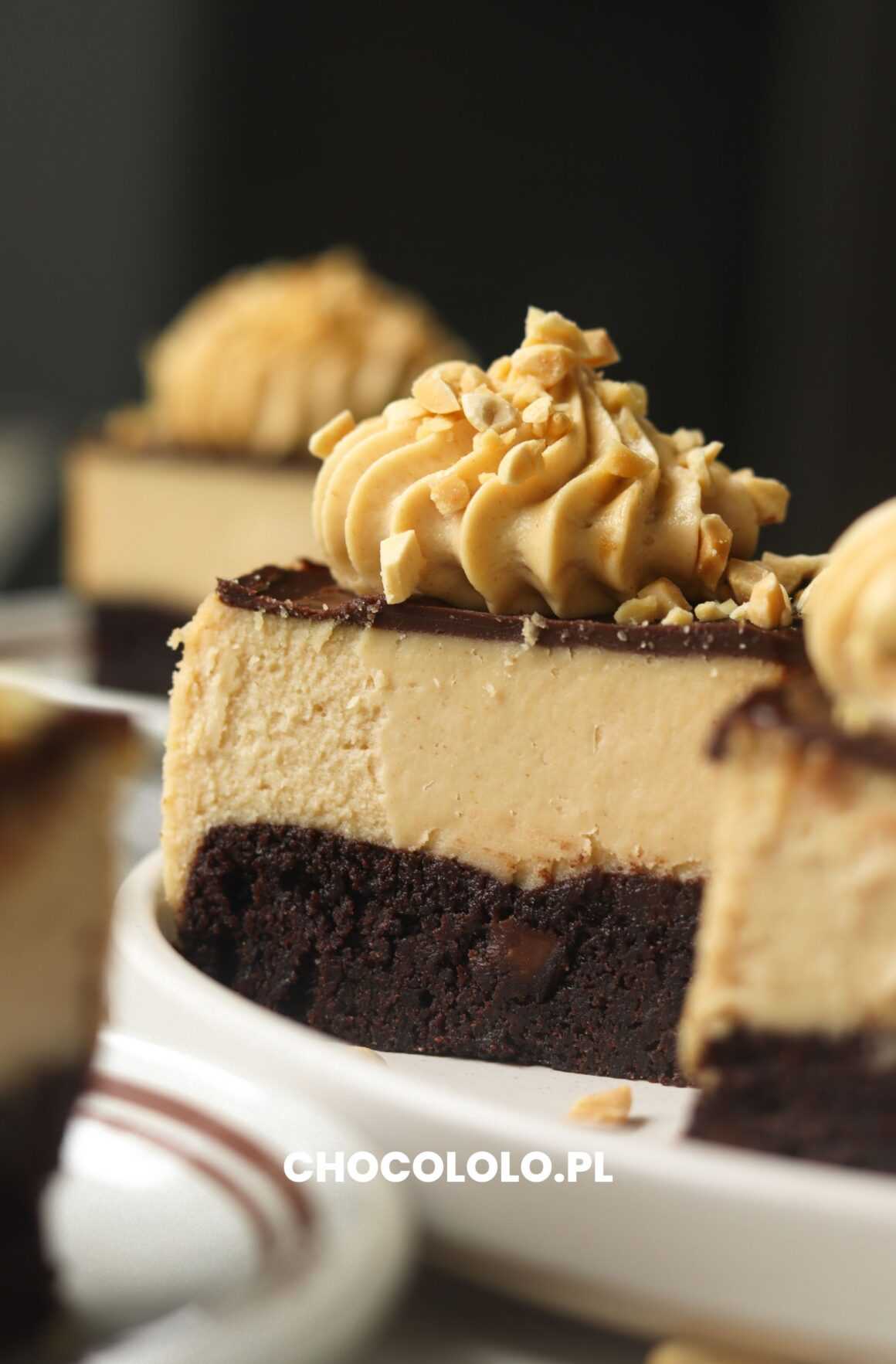 sernik orzechowy na czekoladowym spodzie brownie