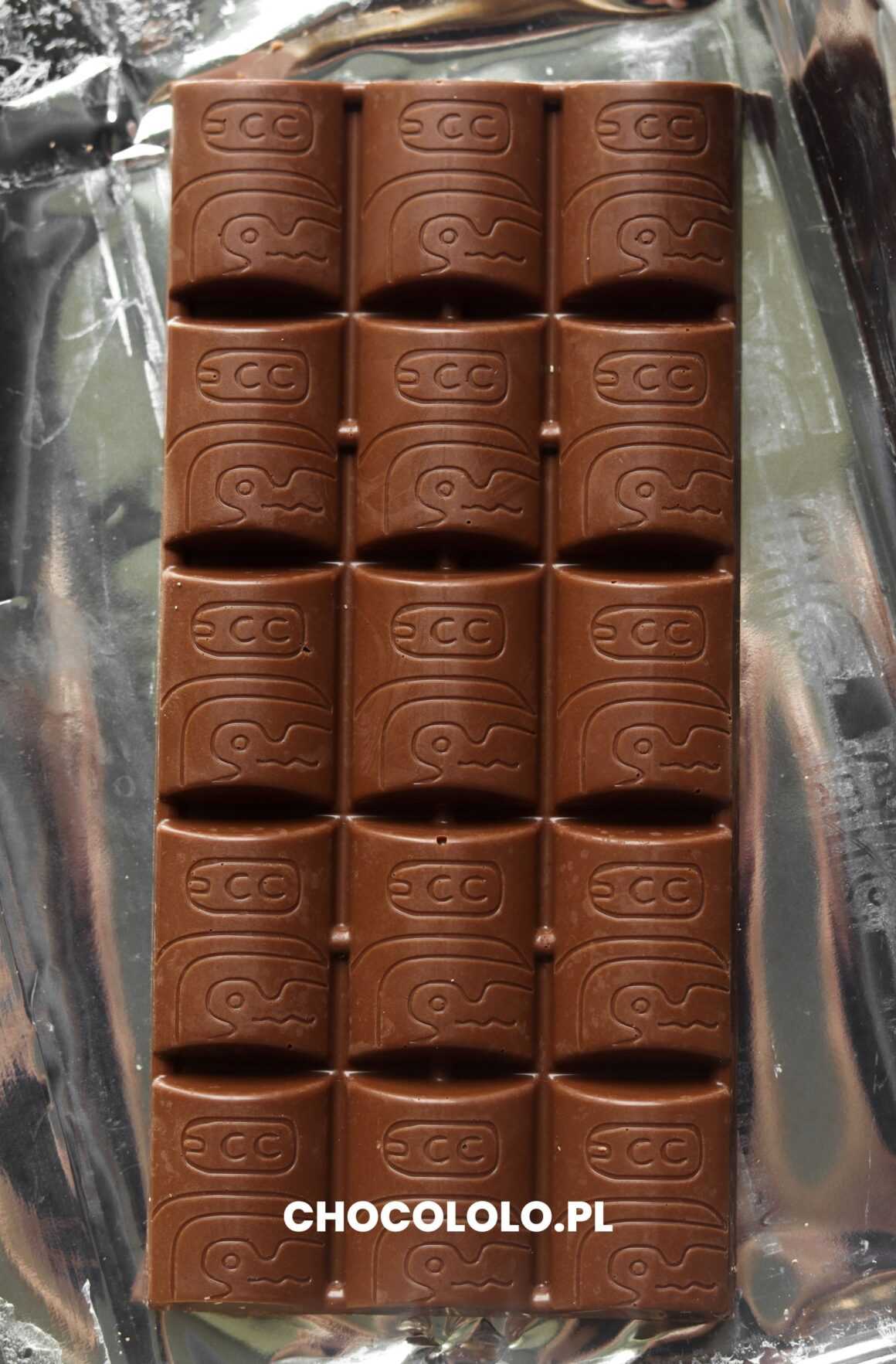 Tabliczka czekolady mlecznej z nadzieniem arachidowym choctopus