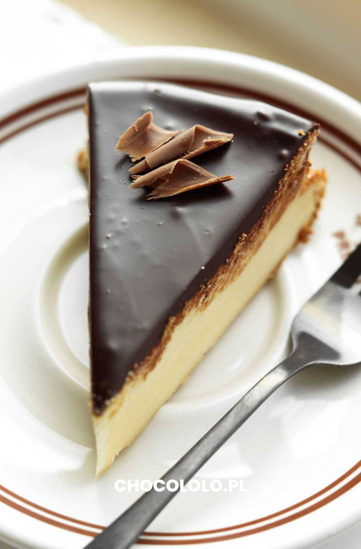 klasyczny sernik z polewą czekoladową