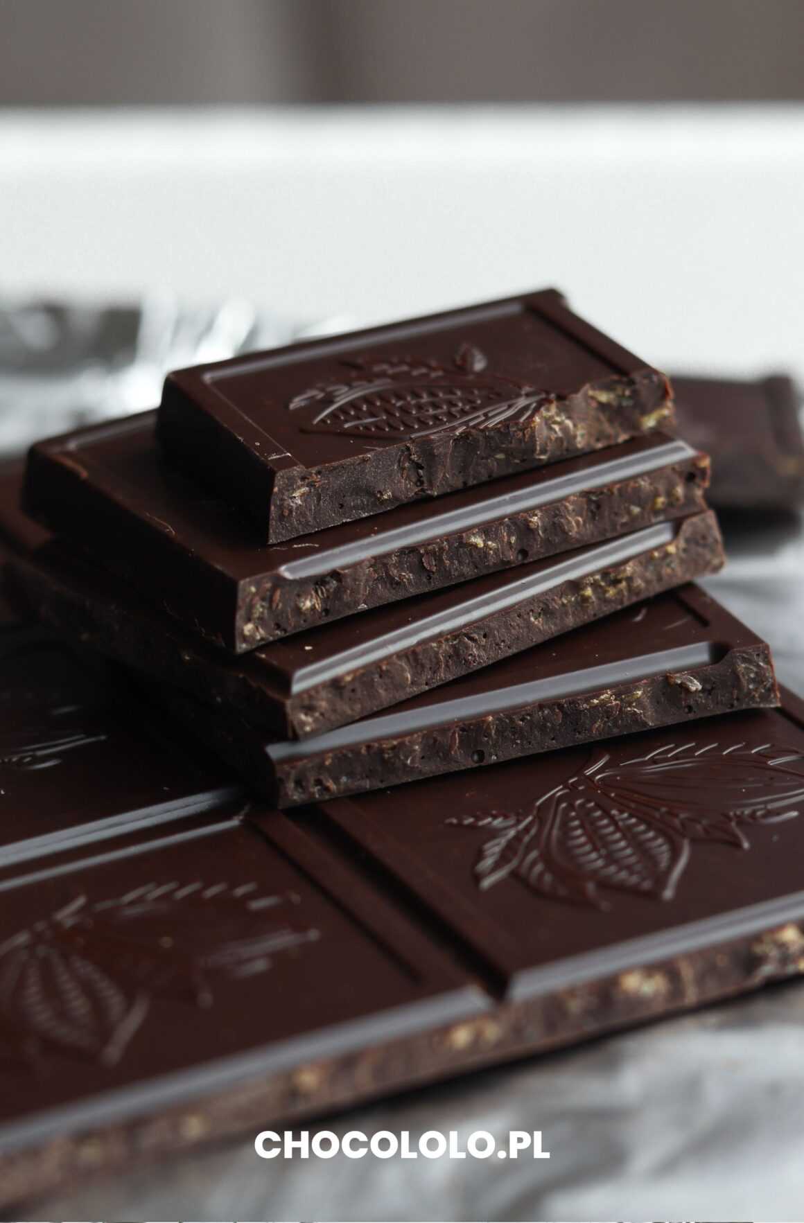 kostki czekolady meltie 70% z pomarańczowymi płatkami