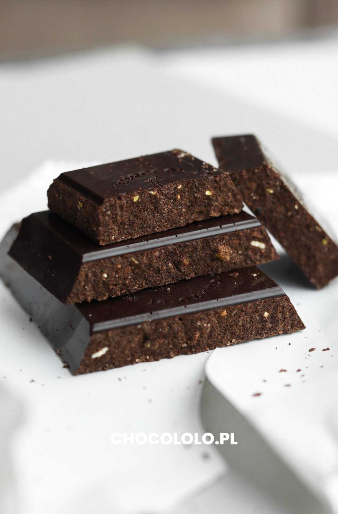 kostki czekolady peluso z pistacjami