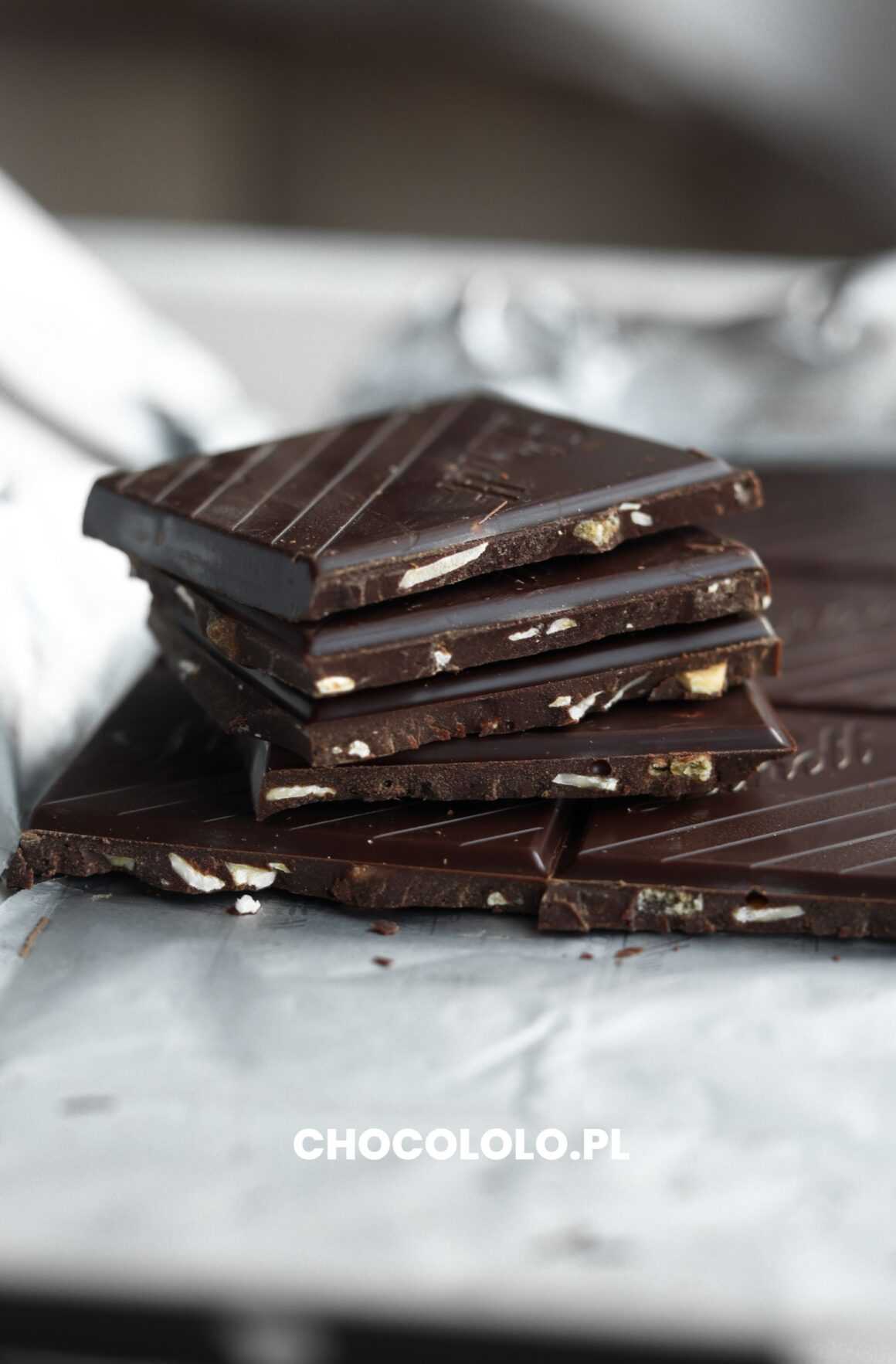 kostki gorzkiej czekolady lindt z pomarańczą i migdałami