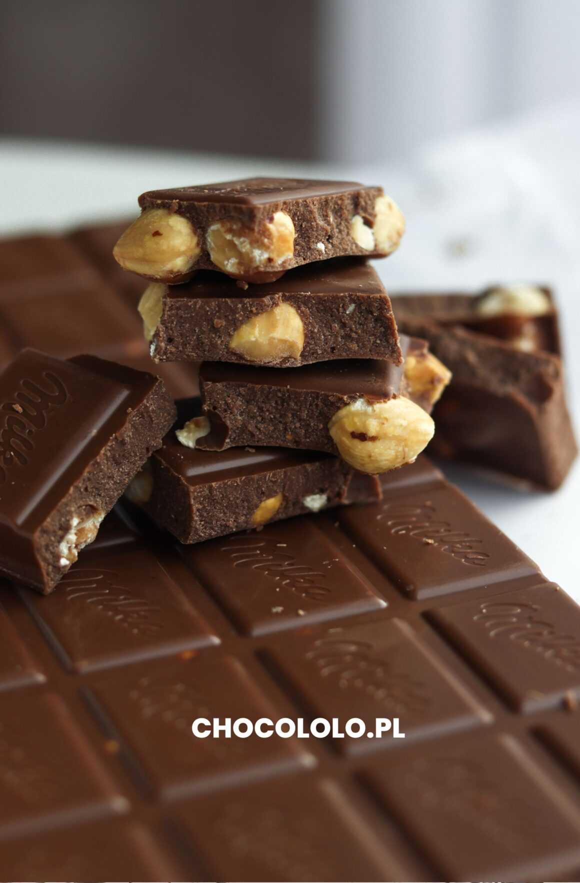 kostki mlecznej czekolady Milka z orzechami