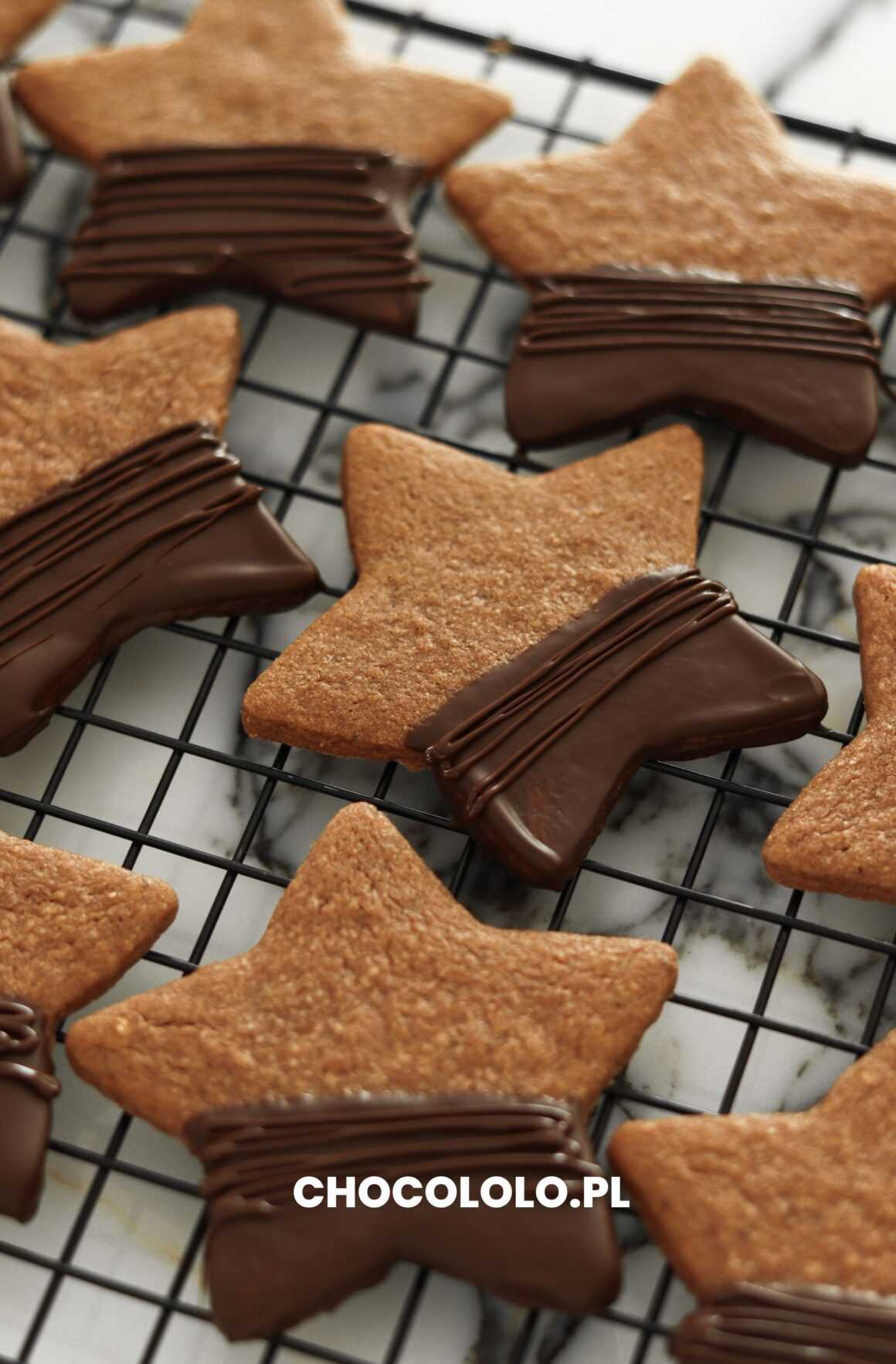 przepisna korzenne ciasteczka gwiazdki w czekoladzie