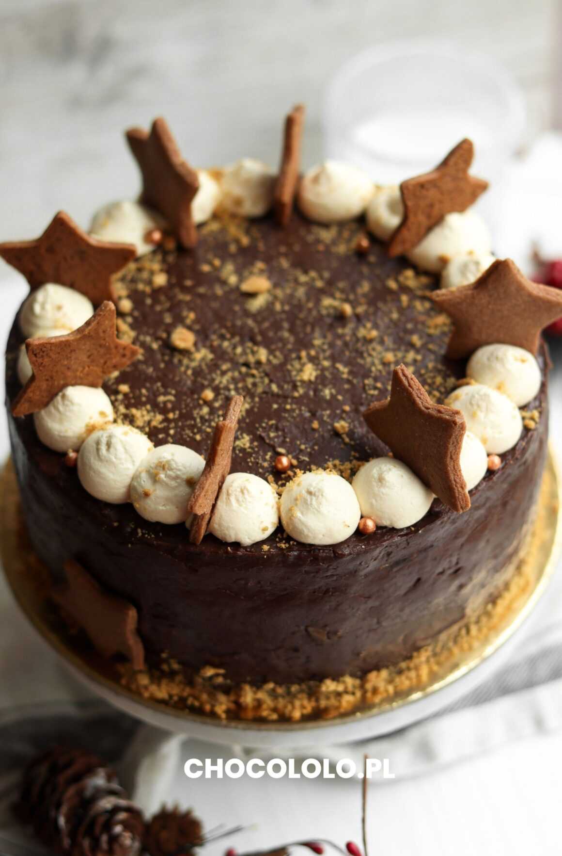 tort czekoladowy z orzechami włoskimi i kajmakiem