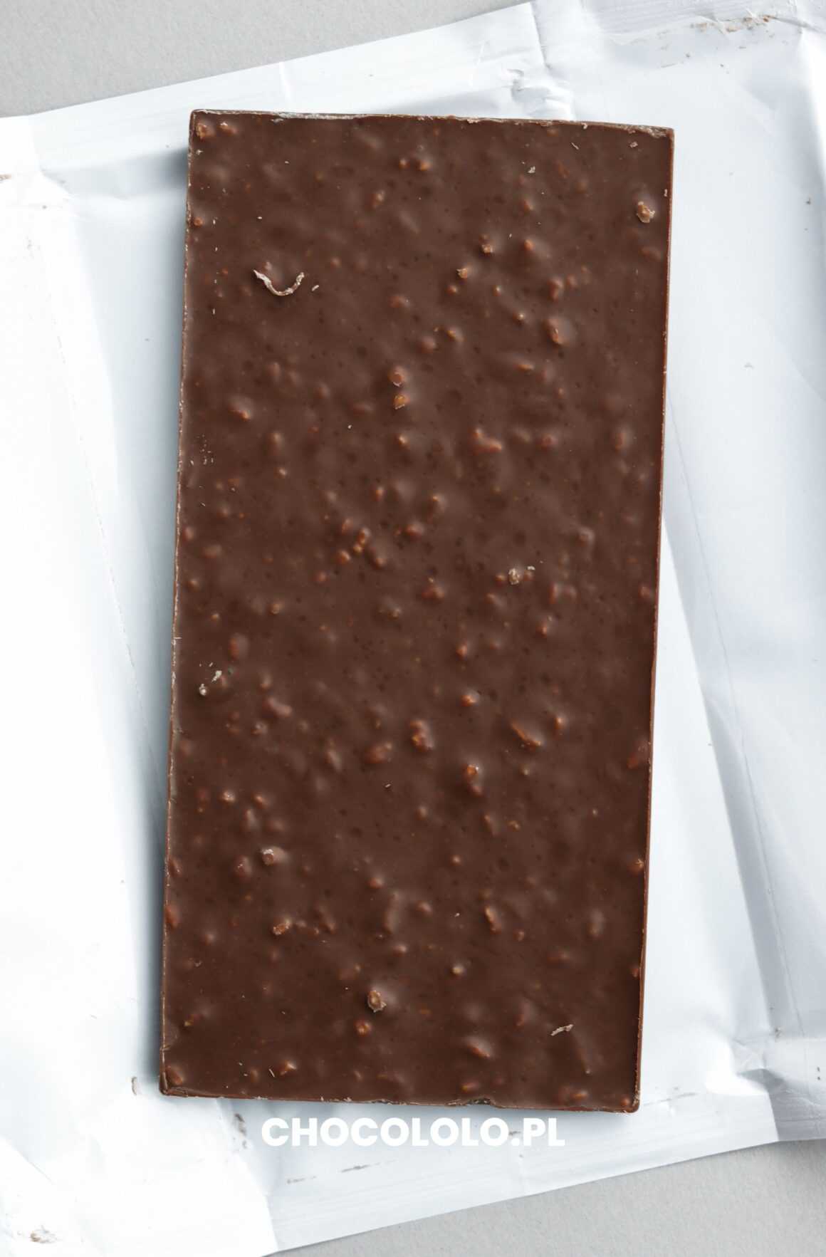 tyl tabliczki czekolady Fin Carre z jabłkami i cynamonem