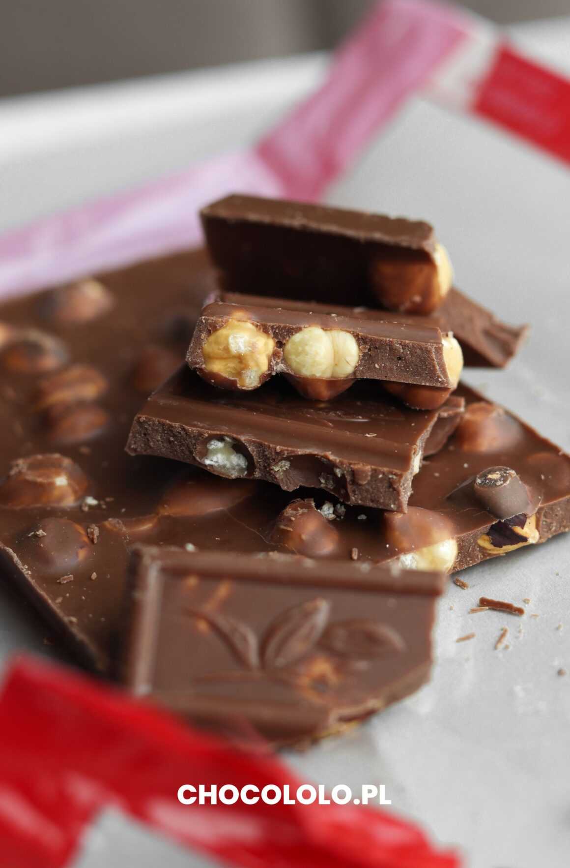 Kostki czekolady mlecznej Nussbeisser z całymi orzechami