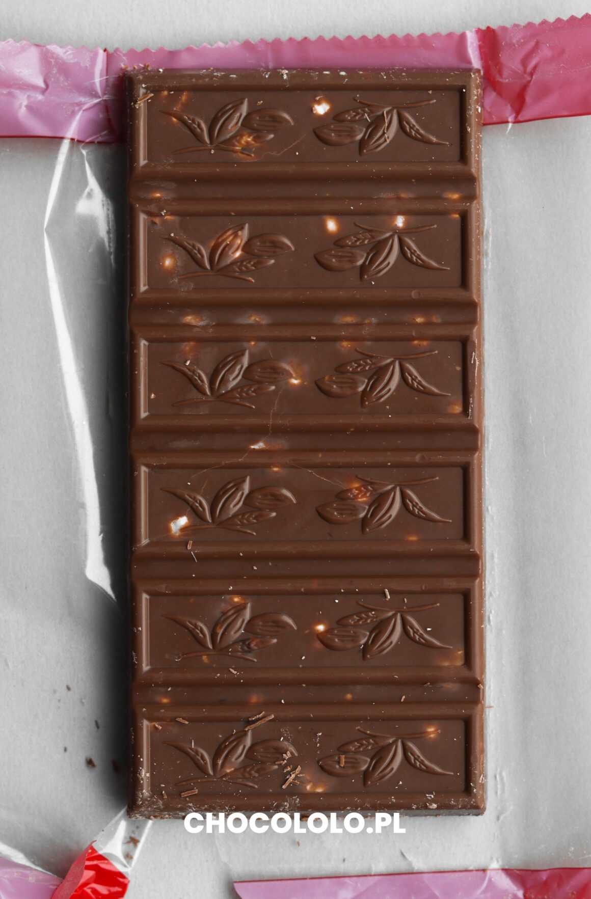 Tabliczka czekolady mlecznej z orzechami Nussbeisser