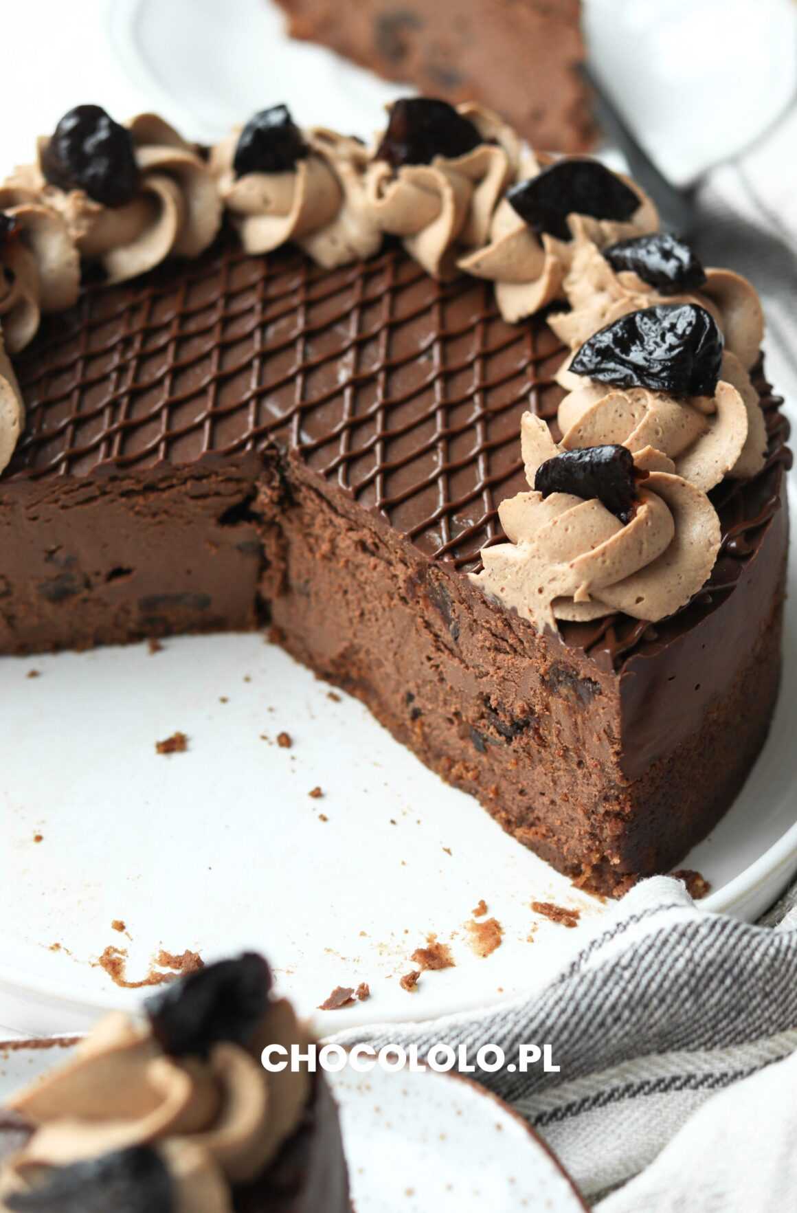 sernik czekoladowy ze śliwkami