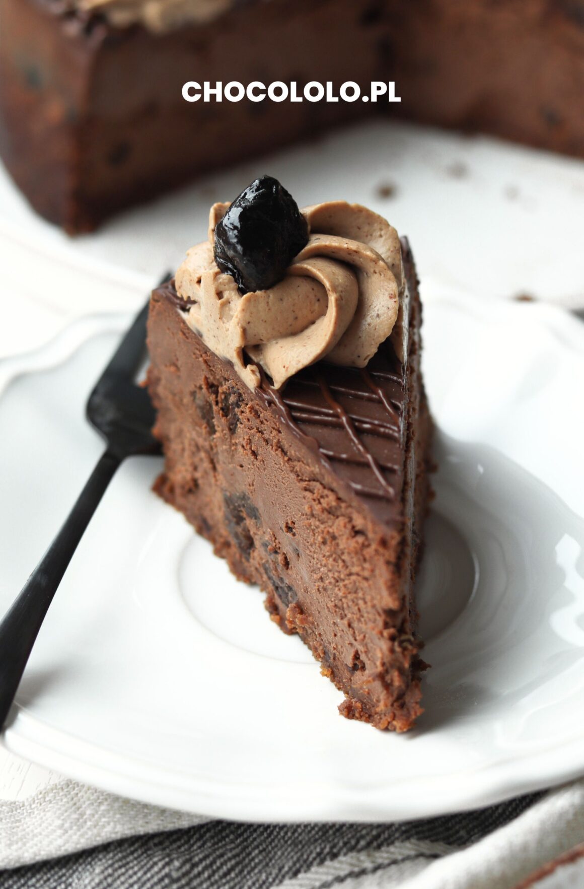 sernik czekoladowy ze śliwkami suszonymi