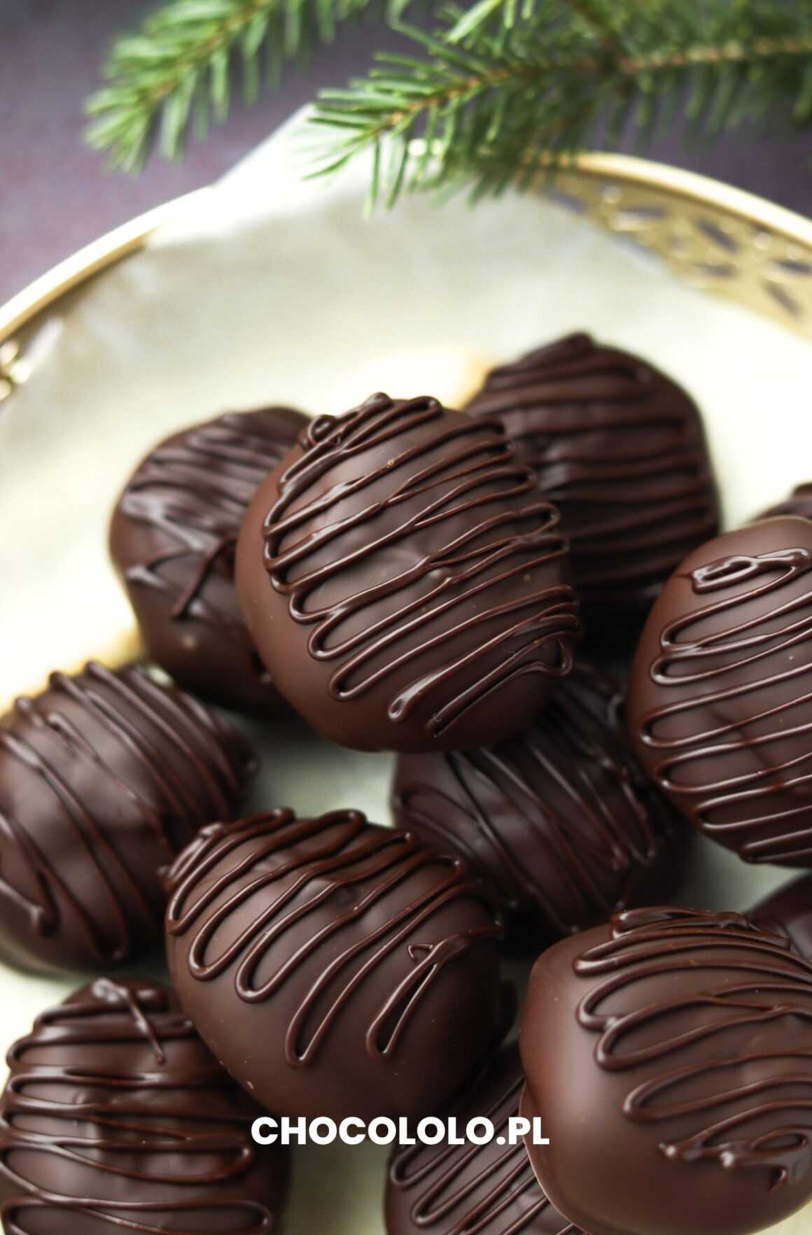 śliwki w marcepanie i czekoladzie