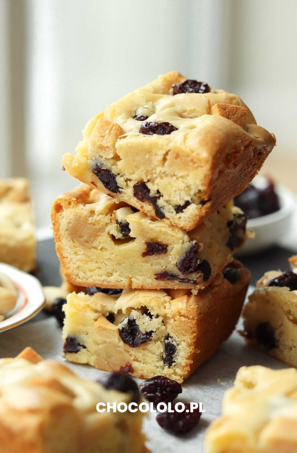 blondie z marcepanem i żurawiną