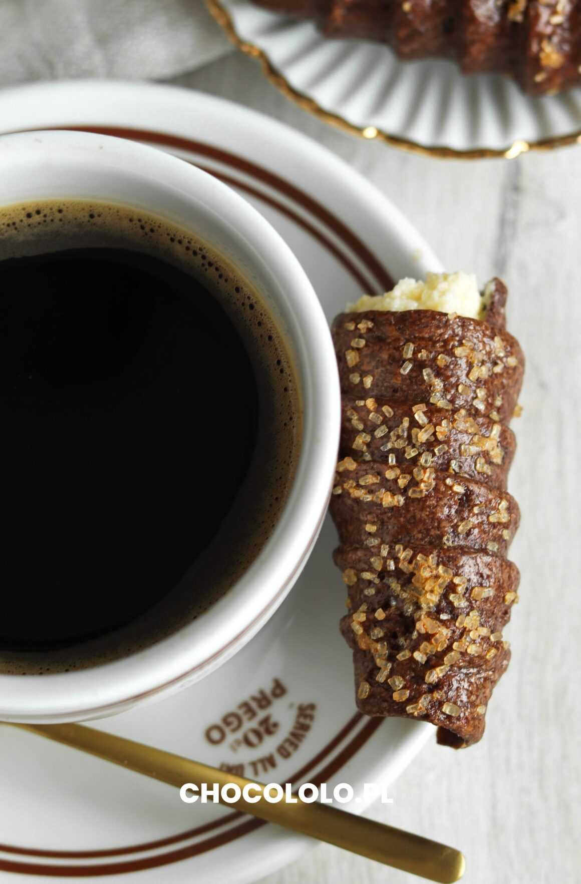 czekoladowe rurki z kremem przepis