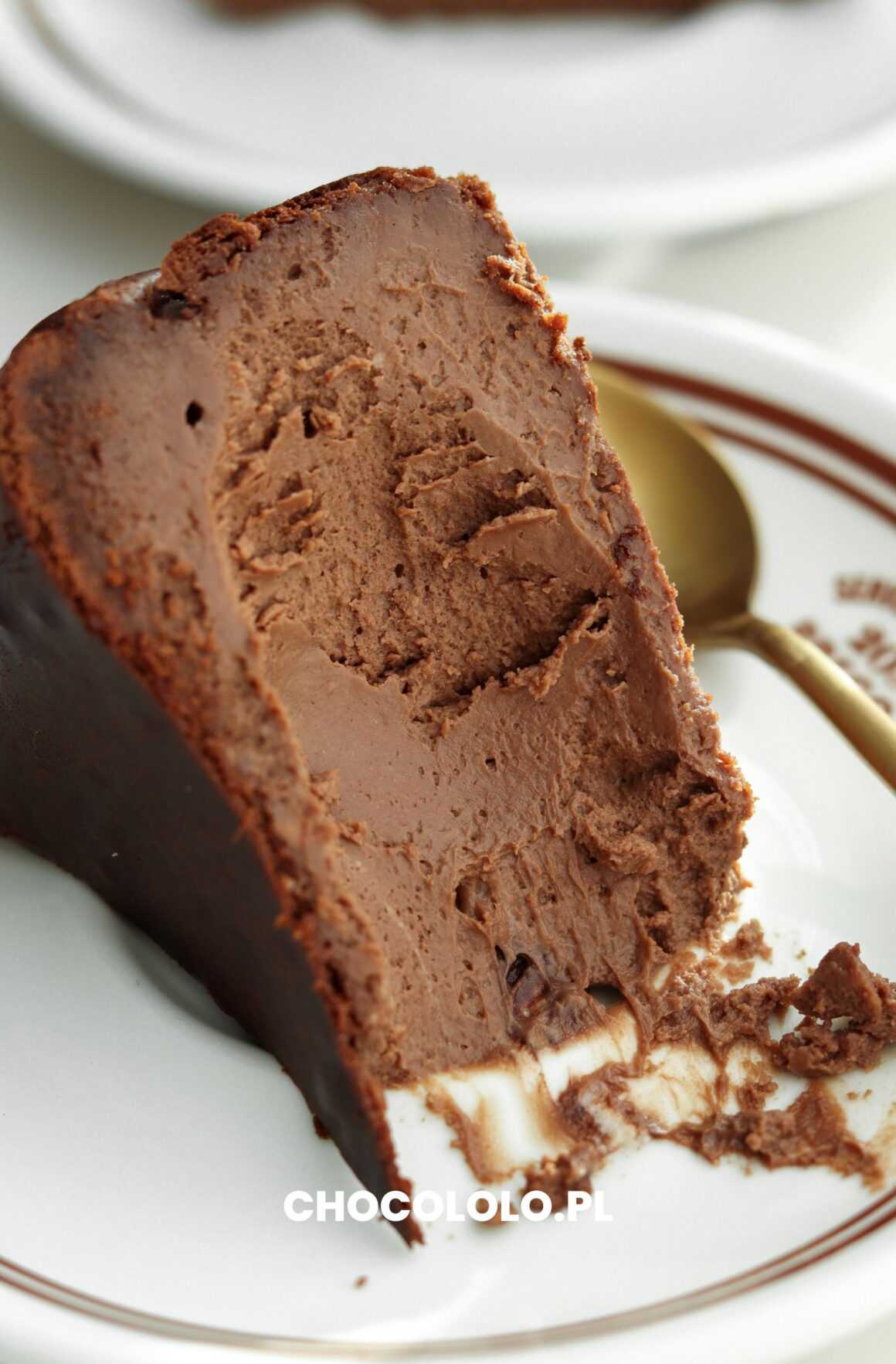 kremowy czekoladowy sernik baskijski