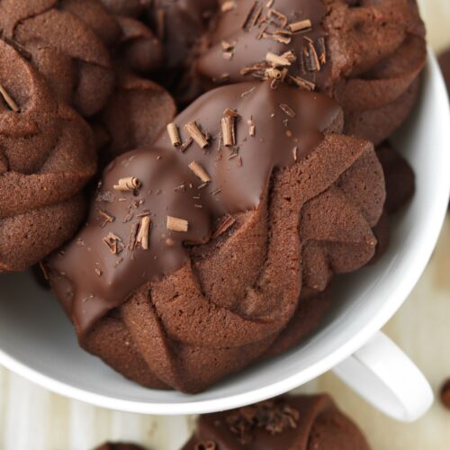 Jak zrobić kruche ciasteczka kawowe z czekoladą