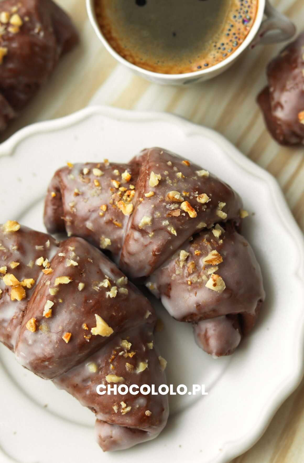 przepis na drożdżowe rogaliki z powidłami