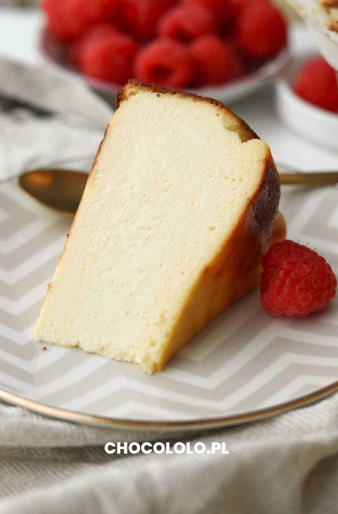 sernik baskijski z białą czekoladą przepis