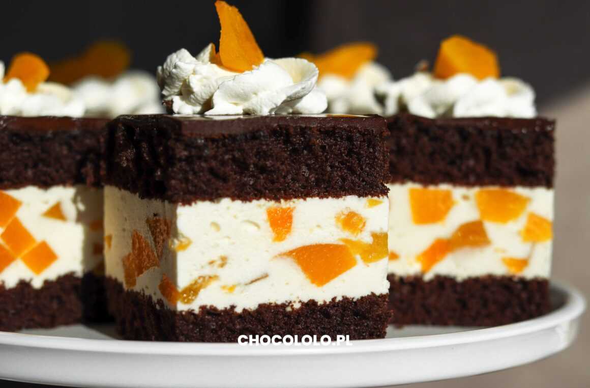 brzoskwiniowiec z biszkoptem czekoladowym