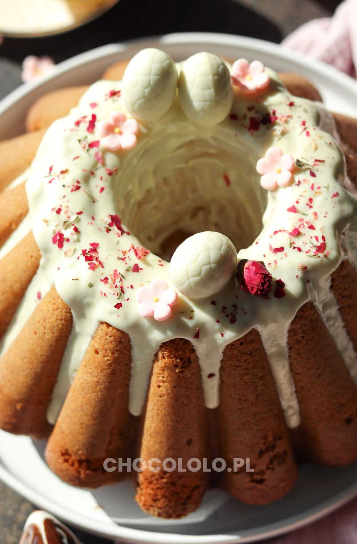 cytrynowa babka z białą czekoladą na wielkanoc