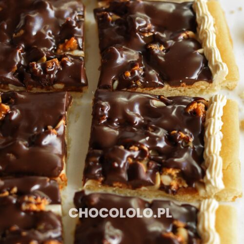 fistaszkowy mazurek z krówkami i czekoladą