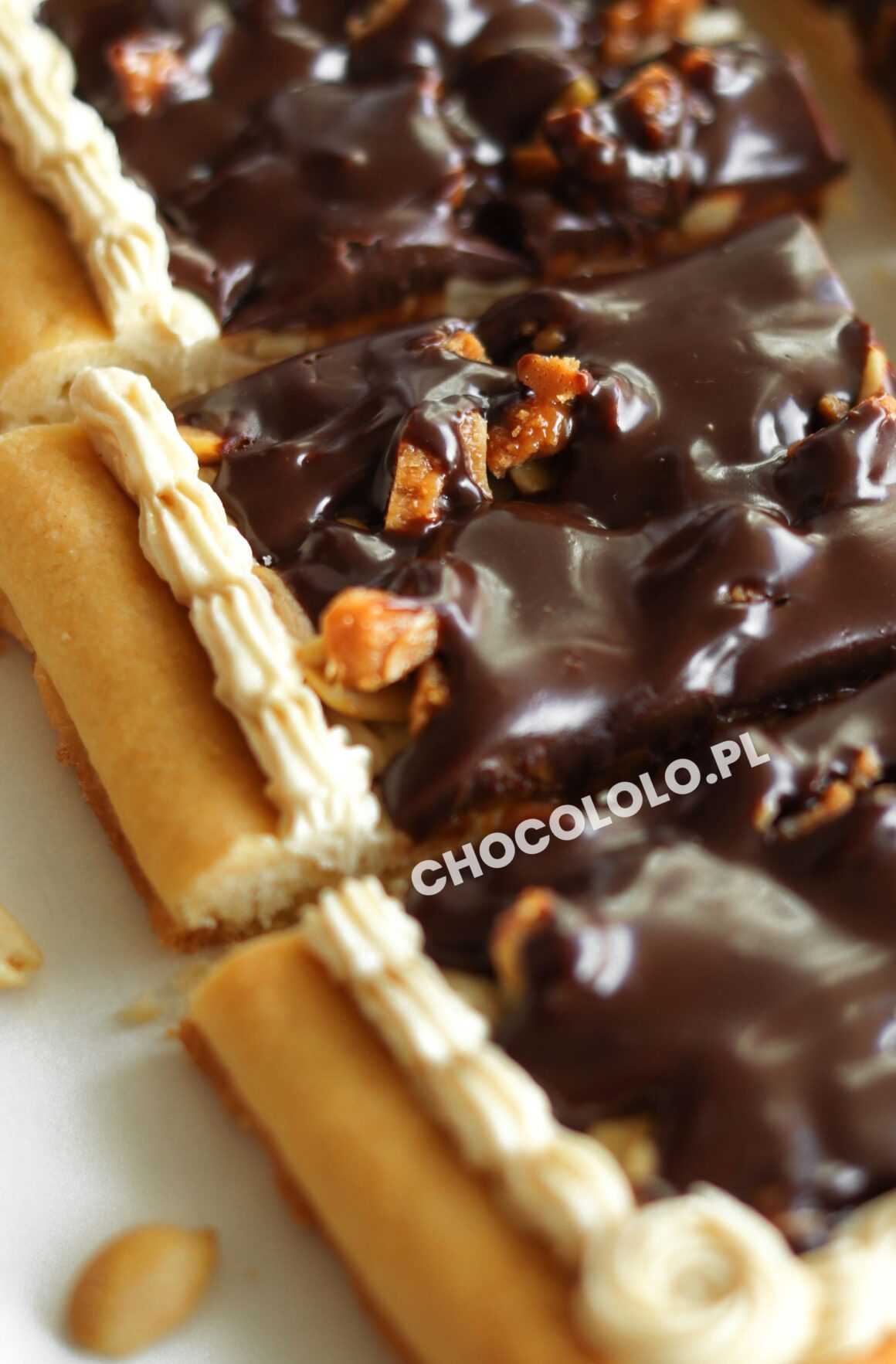 fistaszkowy mazurek z krówkami i czekoladą przepis