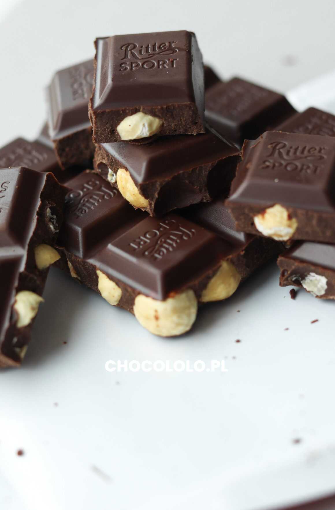 kostki czekolady gorzkiej ritter sport z orzechami