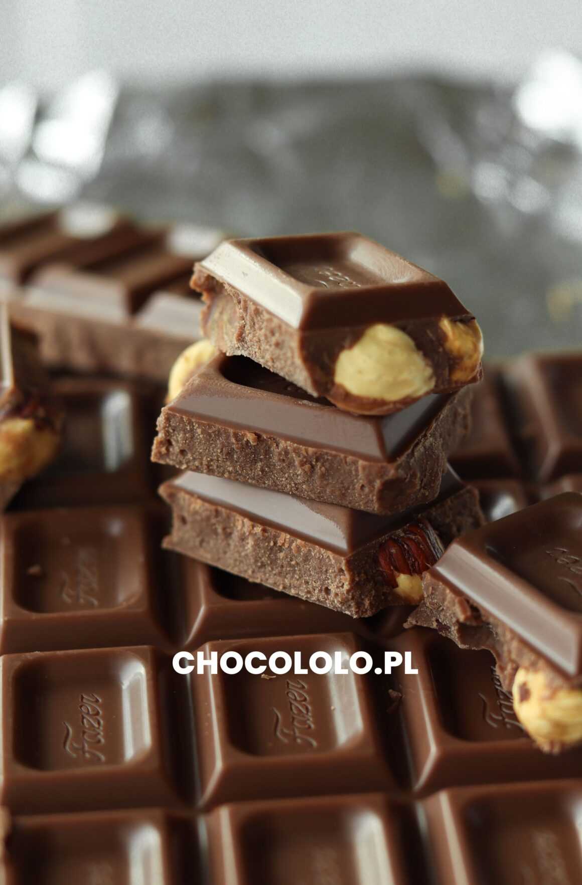 kostki czekolady mlecznej fazer z orzechami